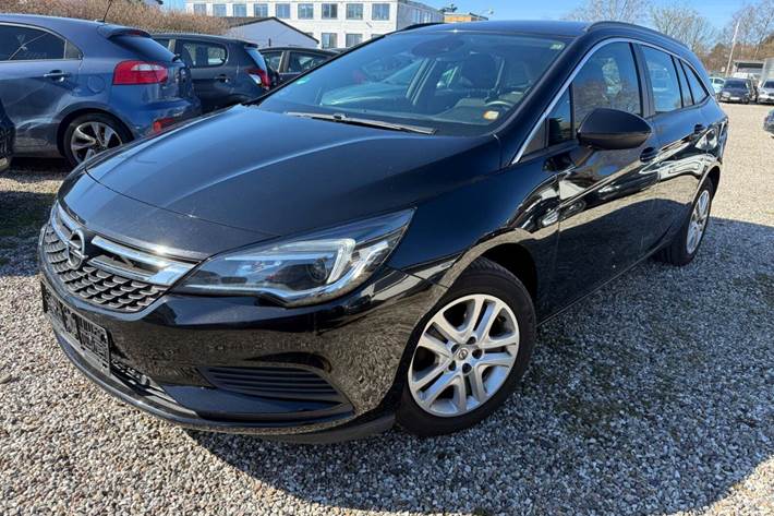 Sort Opel Astra fra 2018