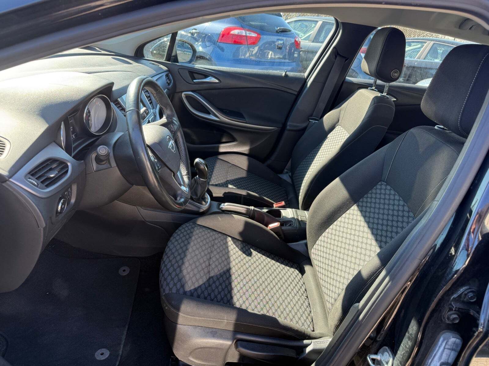 Sort Opel Astra fra 2018