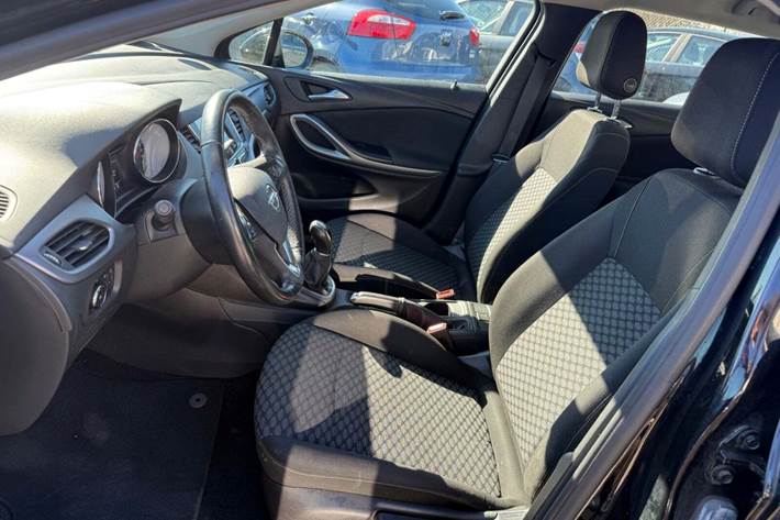 Sort Opel Astra fra 2018