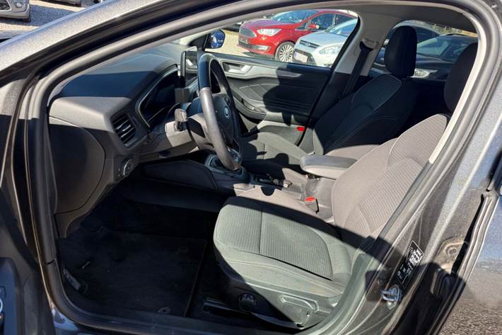 Grå Ford Focus fra 2019