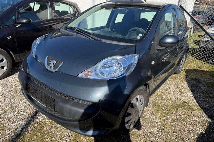 Grå Peugeot 107 fra 2008