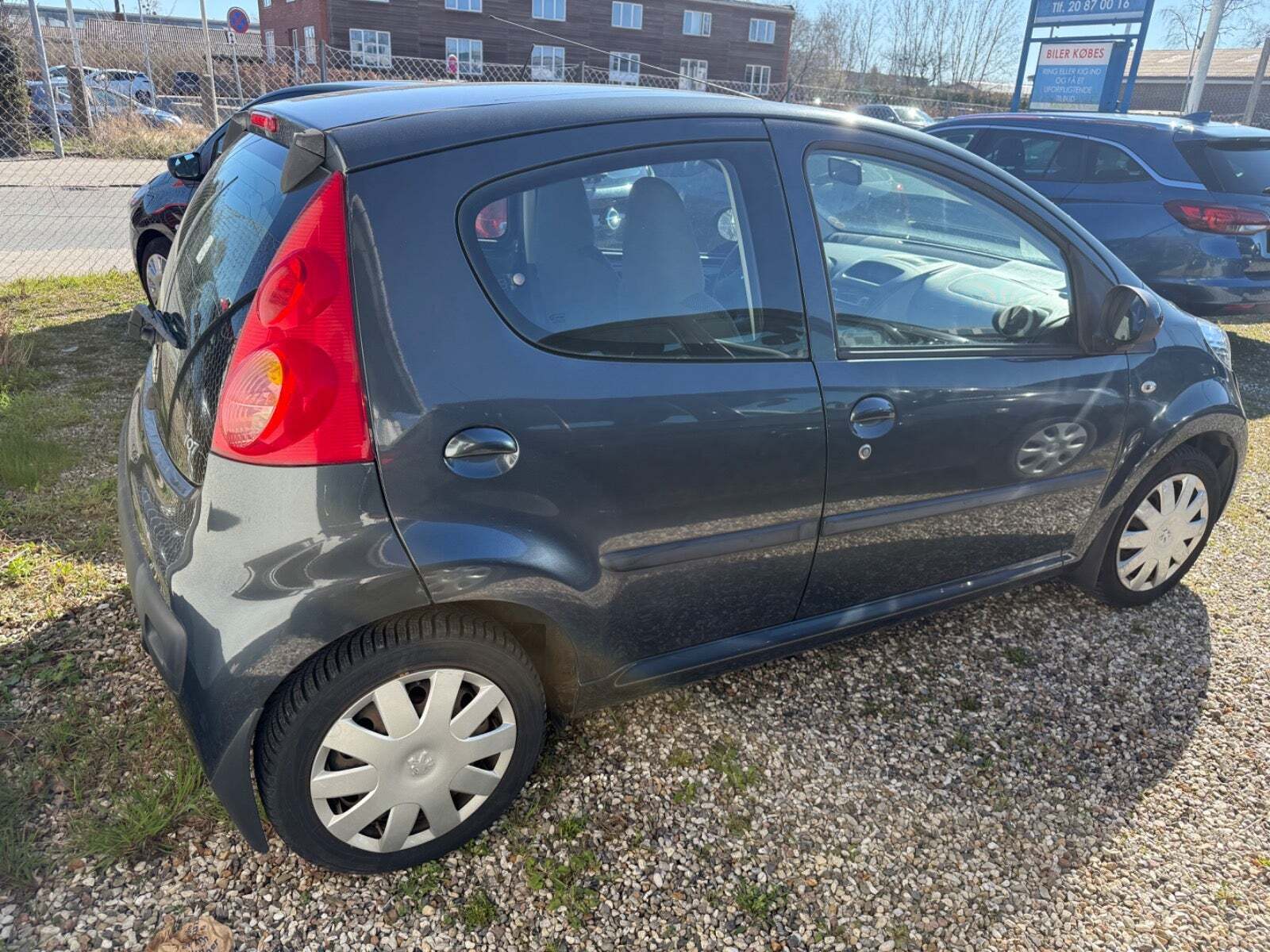 Grå Peugeot 107 fra 2008