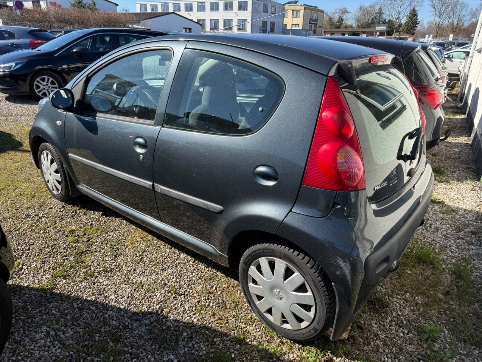 Grå Peugeot 107 fra 2008