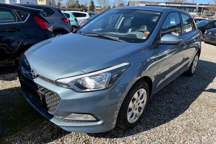 Grå Hyundai i20 fra 2016