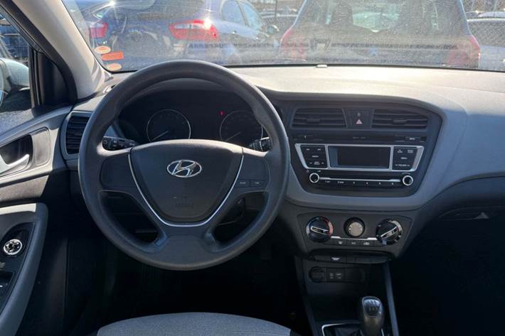 Grå Hyundai i20 fra 2016