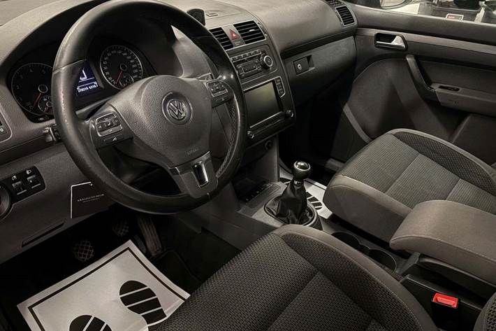 Grøn VW Touran fra 2011