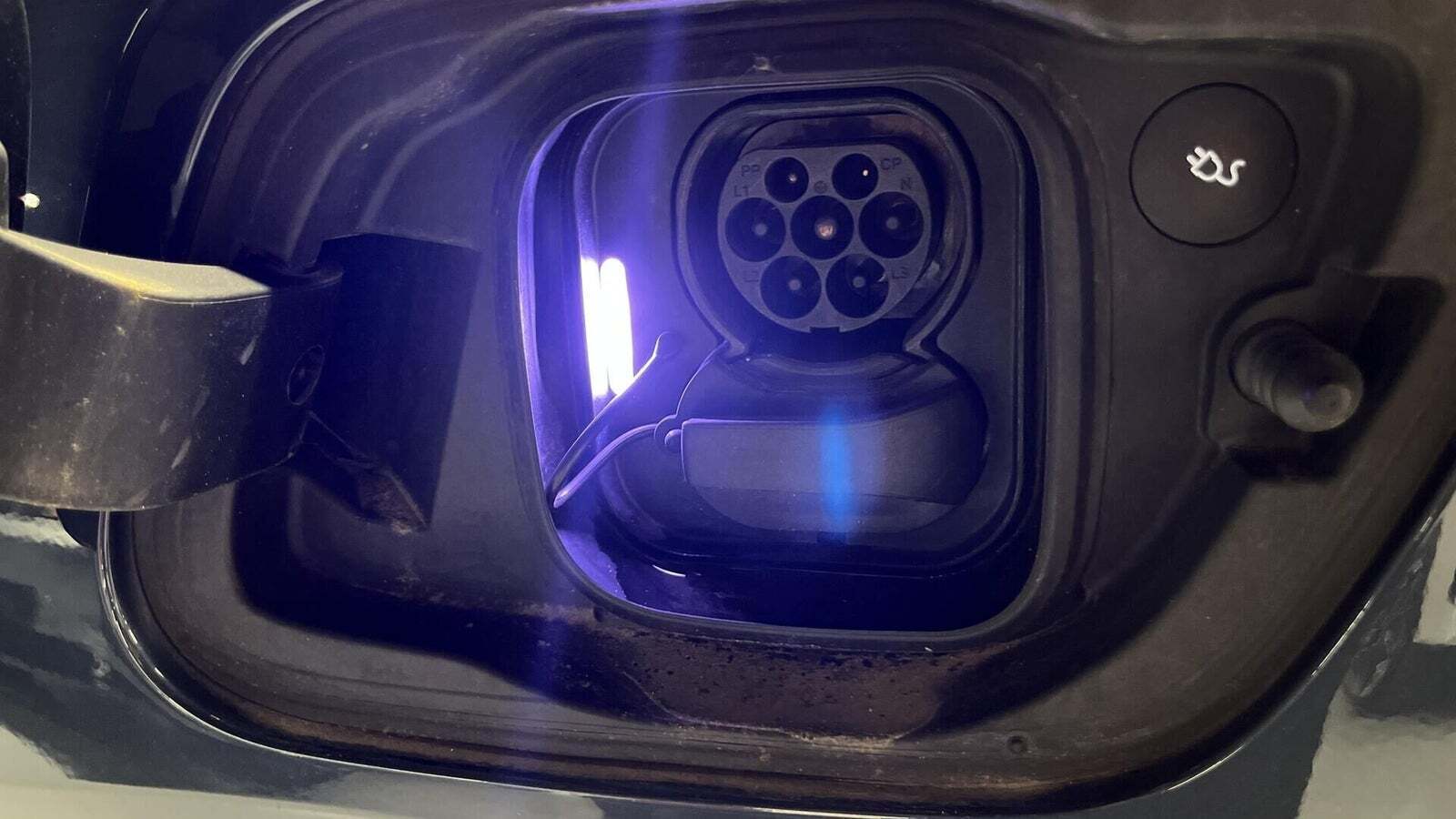 Blå Volvo XC40 fra 2022