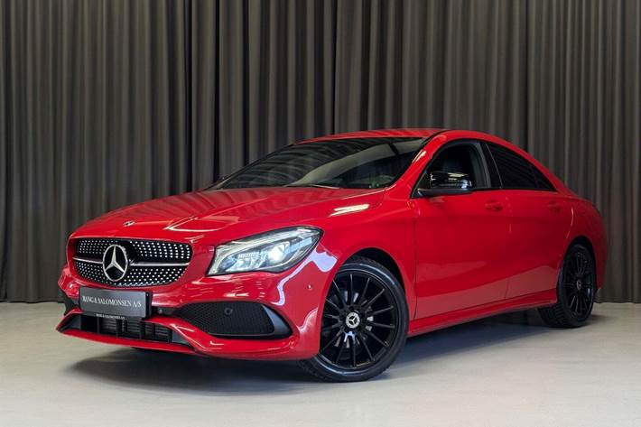 Rød Mercedes CLA200 fra 2018 set udefra