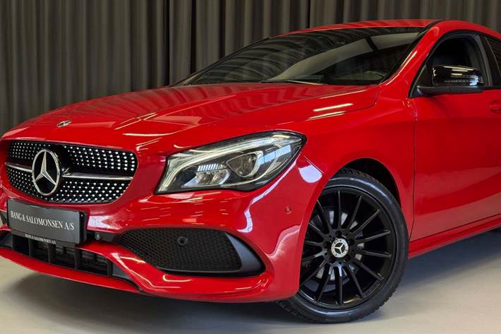 Rød Mercedes CLA200 fra 2018