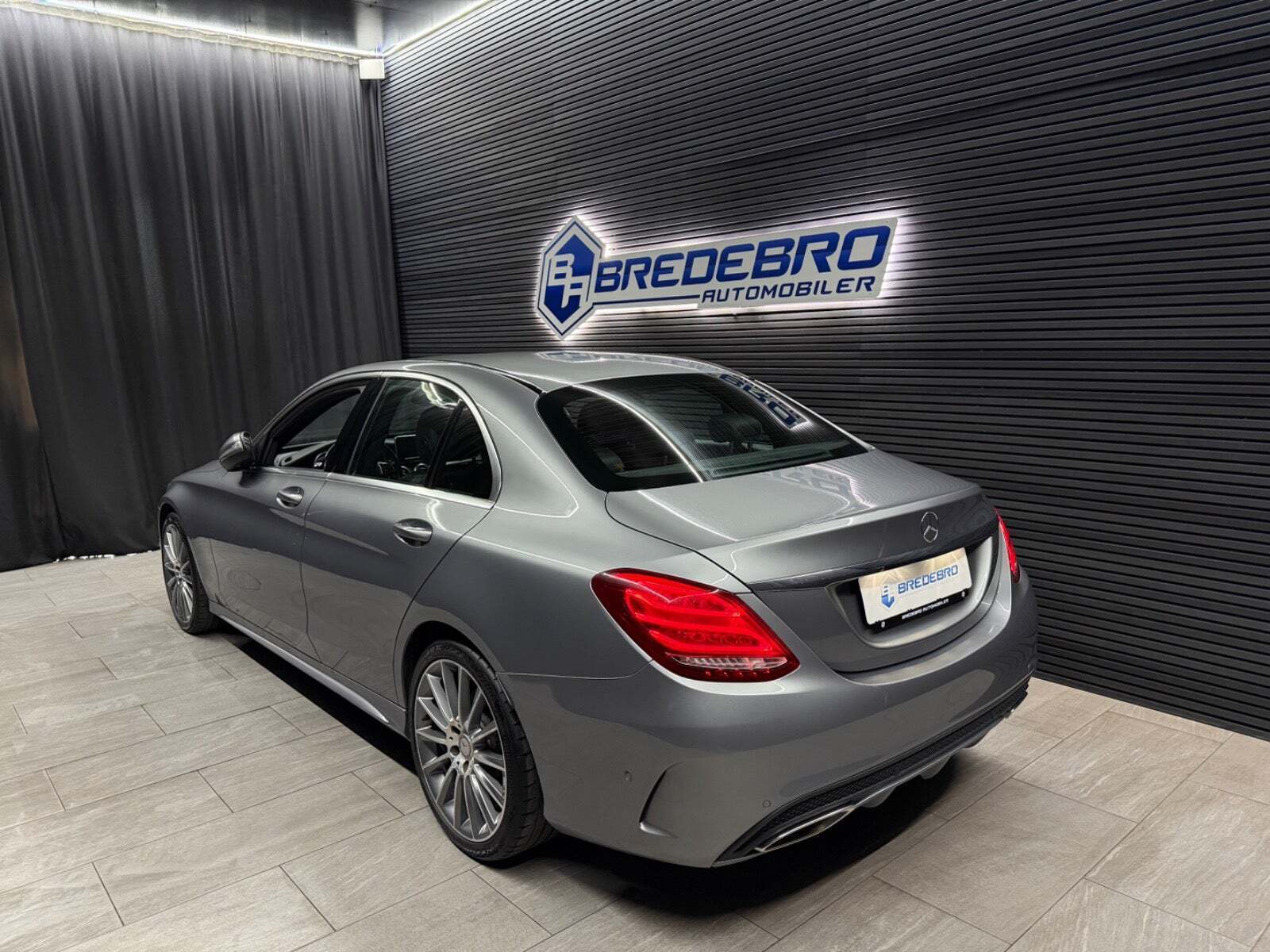 Grå Mercedes C180 fra 2014