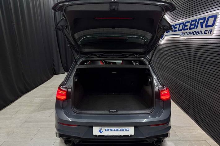 Grå VW Golf VIII fra 2020