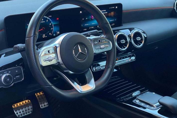 Grå Mercedes A200 fra 2021