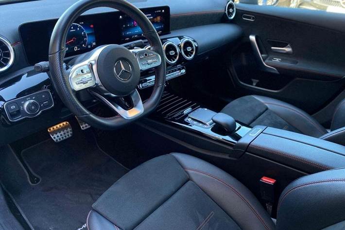 Grå Mercedes A200 fra 2021