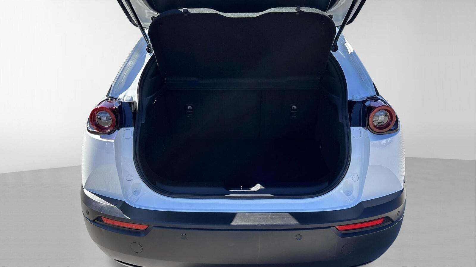 Hvid Mazda MX-30 fra 2022