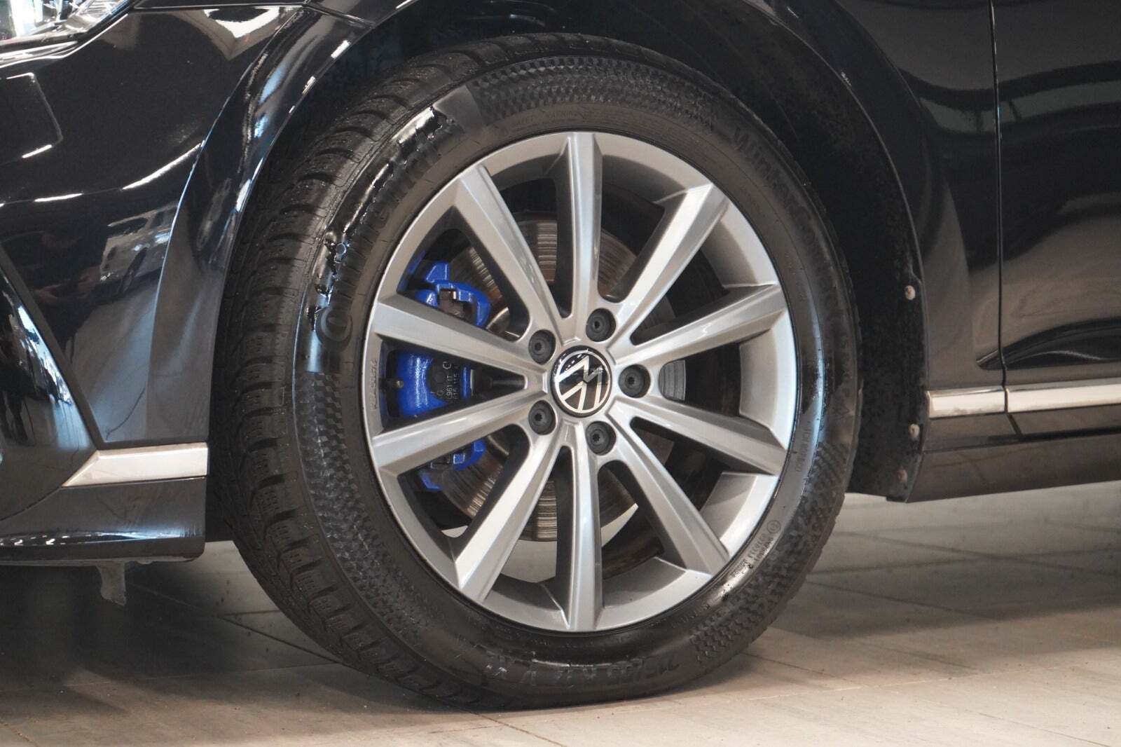 Sort VW Passat fra 2022