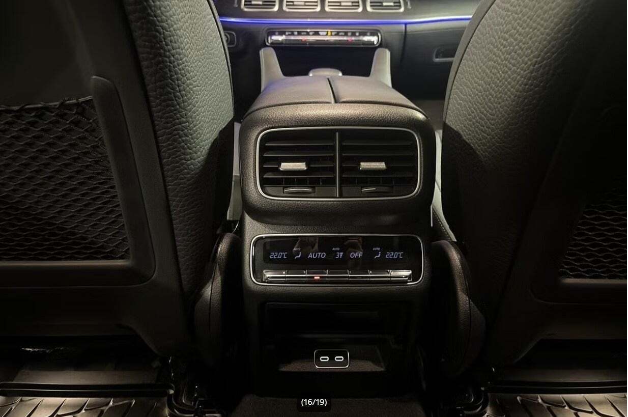 Grøn Mercedes GLE350 de fra 2024