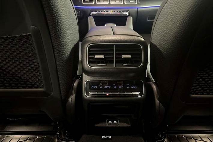 Grøn Mercedes GLE350 de fra 2024