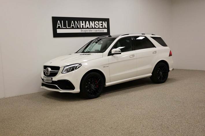 Hvid Mercedes GLE63 fra 2016 set udefra
