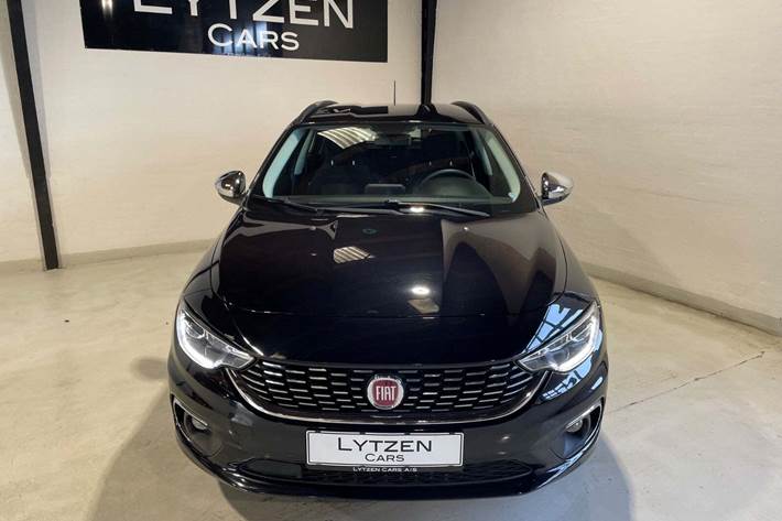 Blå Fiat Tipo fra 2021