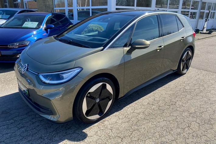 Grøn VW ID.3 fra 2023 set udefra