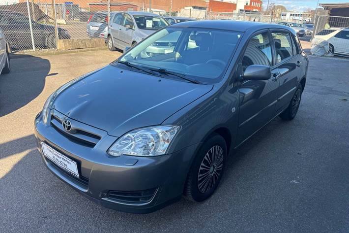 Grå Toyota Corolla fra 2006
