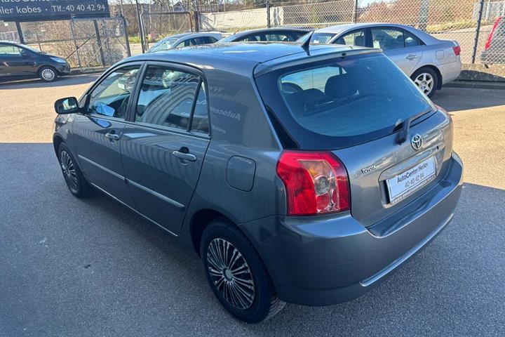 Grå Toyota Corolla fra 2006
