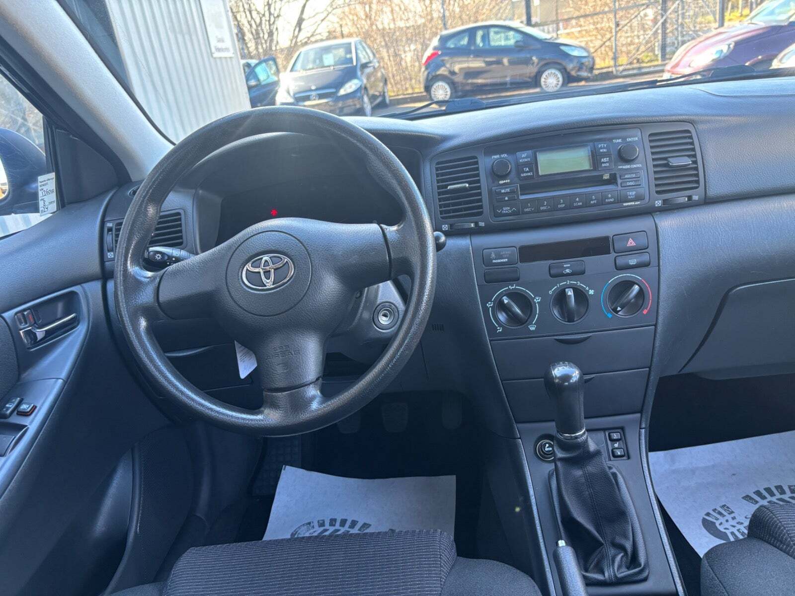 Grå Toyota Corolla fra 2006