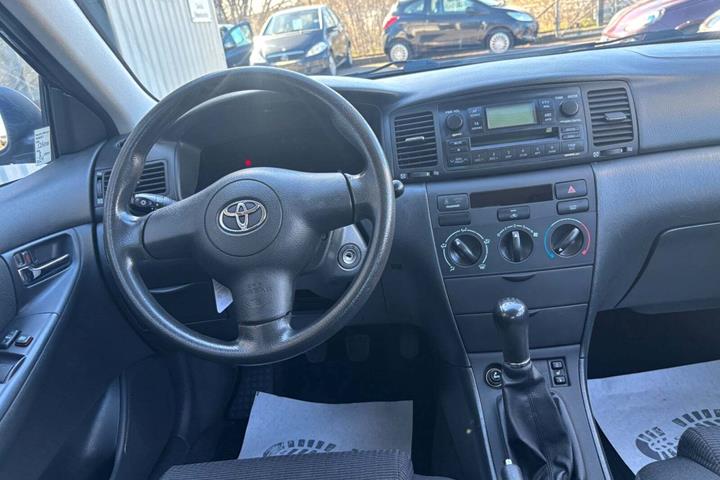 Grå Toyota Corolla fra 2006