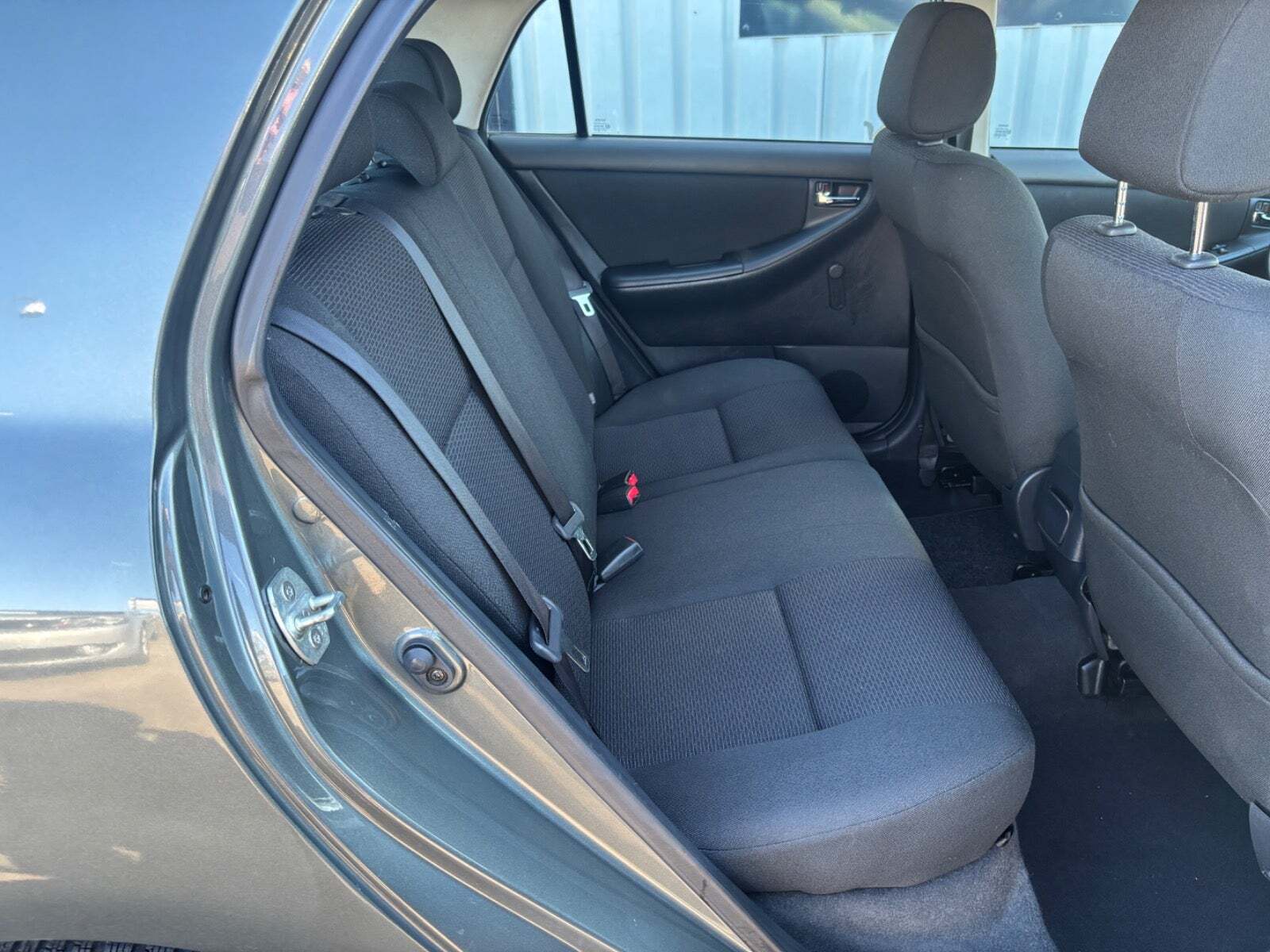 Grå Toyota Corolla fra 2006