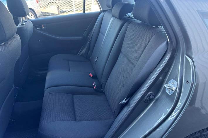 Grå Toyota Corolla fra 2006