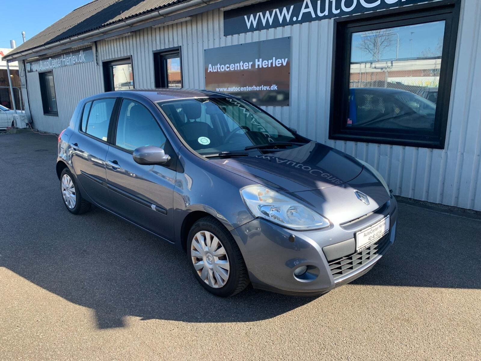 Blå Renault Clio III fra 2011