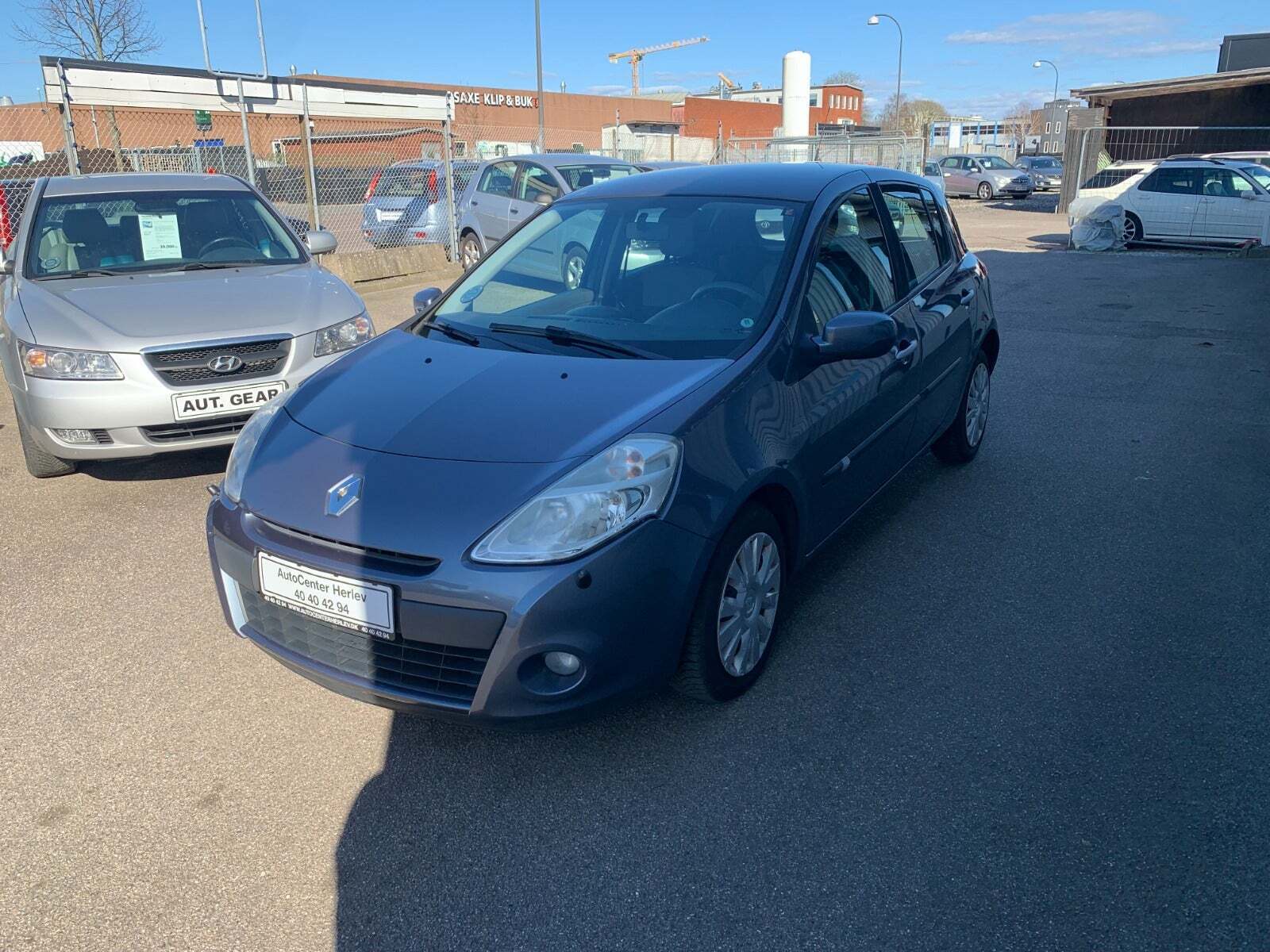 Blå Renault Clio III fra 2011