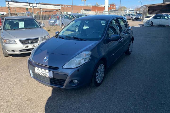 Blå Renault Clio III fra 2011