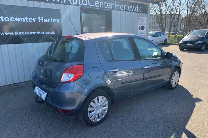 Blå Renault Clio III fra 2011