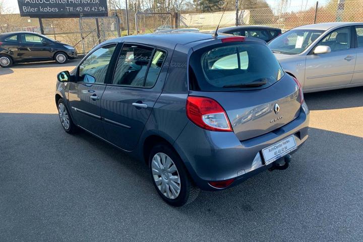 Blå Renault Clio III fra 2011