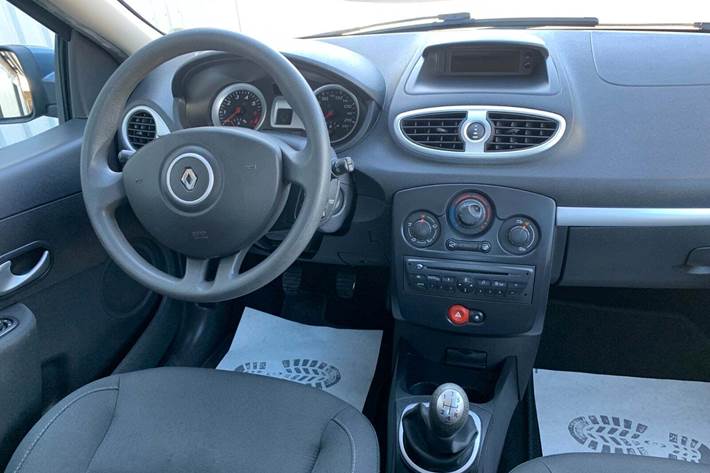 Blå Renault Clio III fra 2011