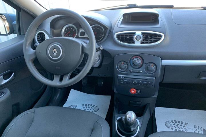 Blå Renault Clio III fra 2011