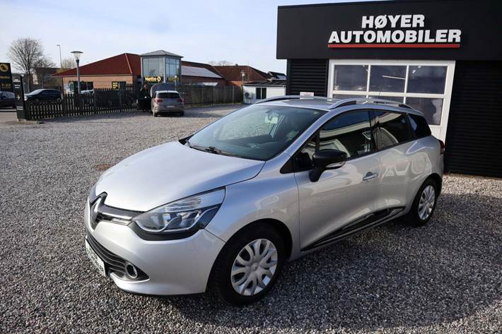 Sølv Renault Clio IV fra 2014 set udefra