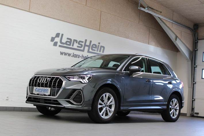 Grå Audi Q3 fra 2023