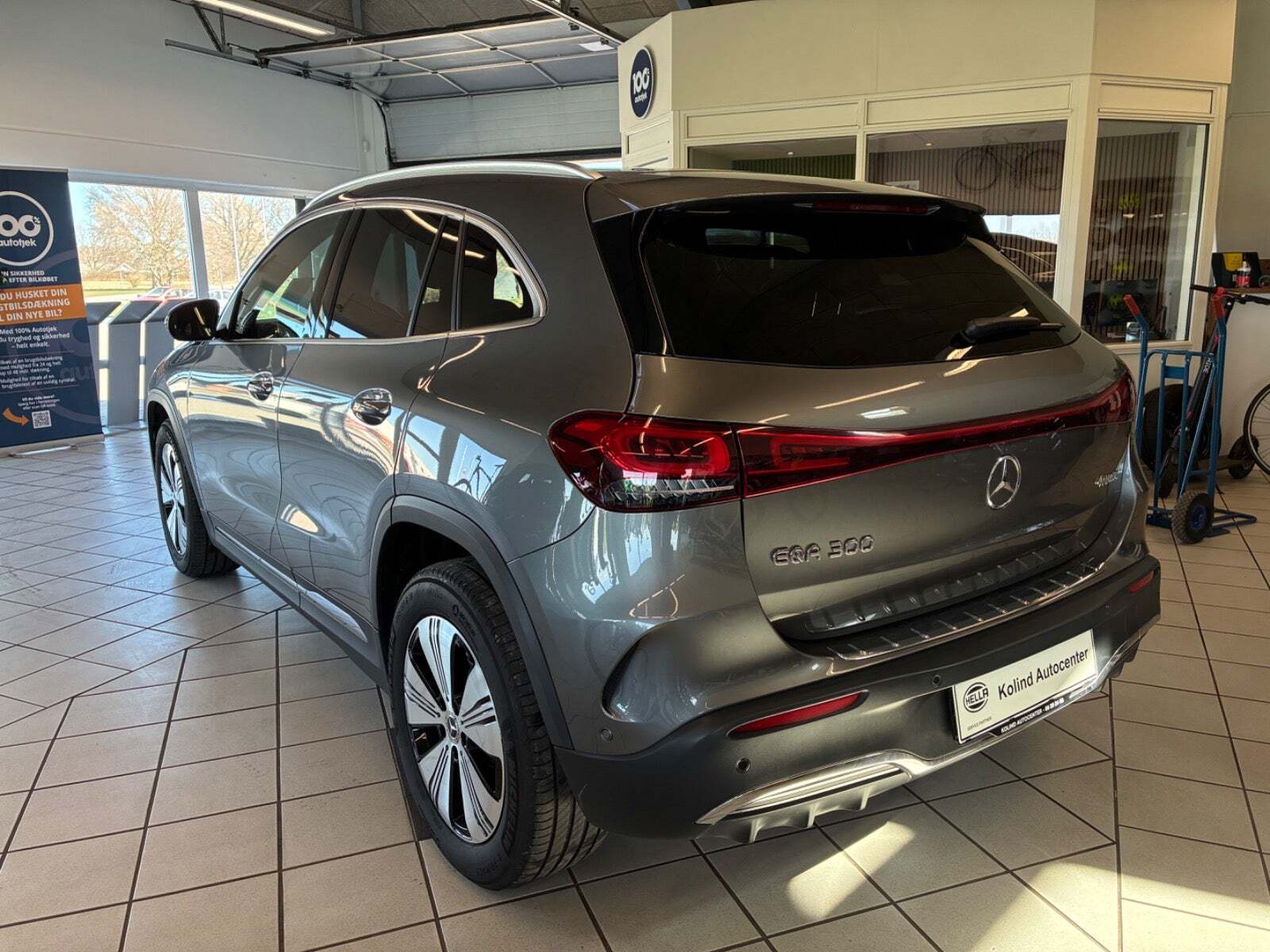 Grå Mercedes EQA300 fra 2022