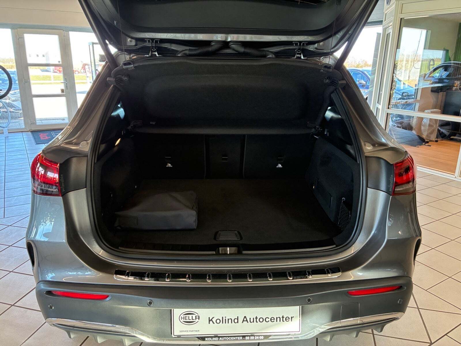 Grå Mercedes EQA300 fra 2022