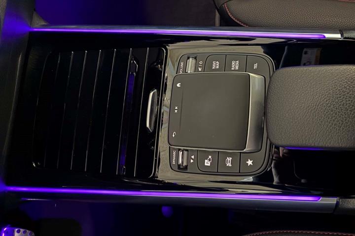 Grå Mercedes EQA300 fra 2022