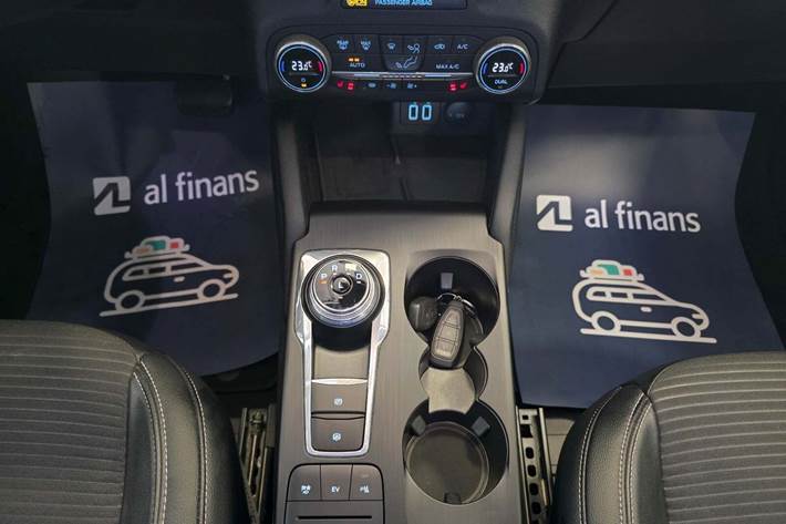 Sort Ford Kuga fra 2021