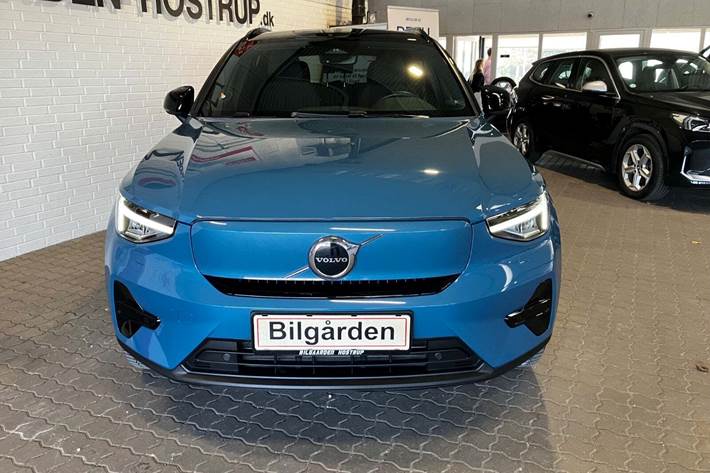 Blå Volvo XC40 fra 2023