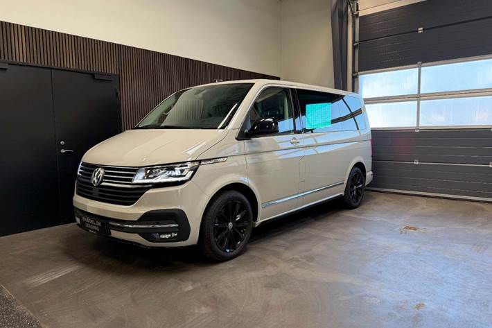 Grå VW Multivan fra 2021