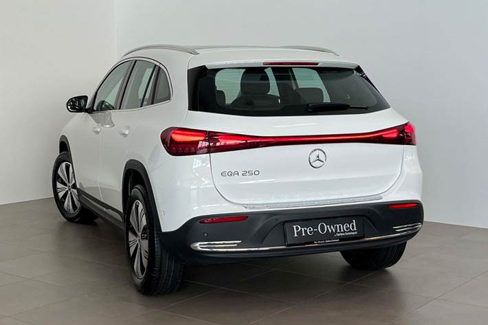 Hvid Mercedes EQA250 fra 2024