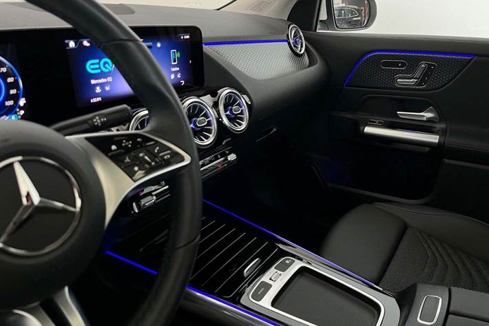 Hvid Mercedes EQA250 fra 2024