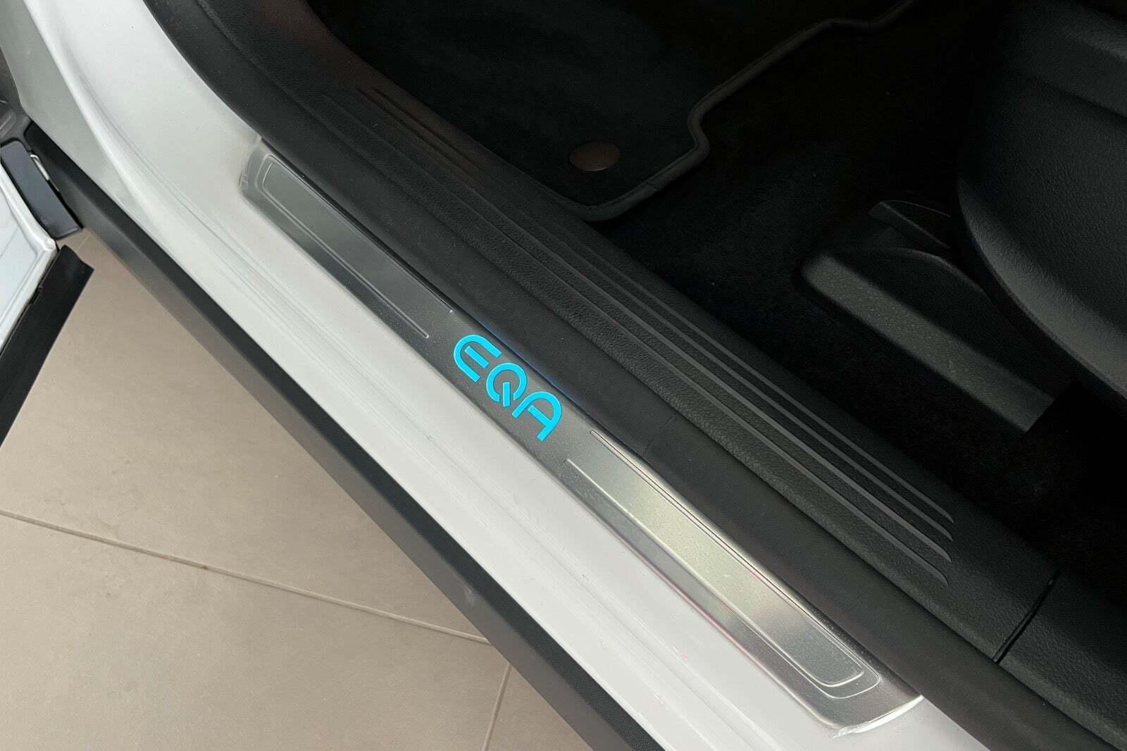 Hvid Mercedes EQA250 fra 2024
