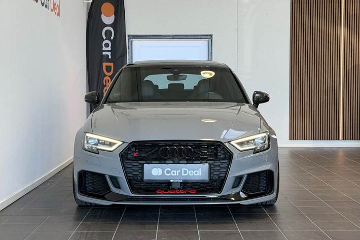 Grå Audi RS3 fra 2019