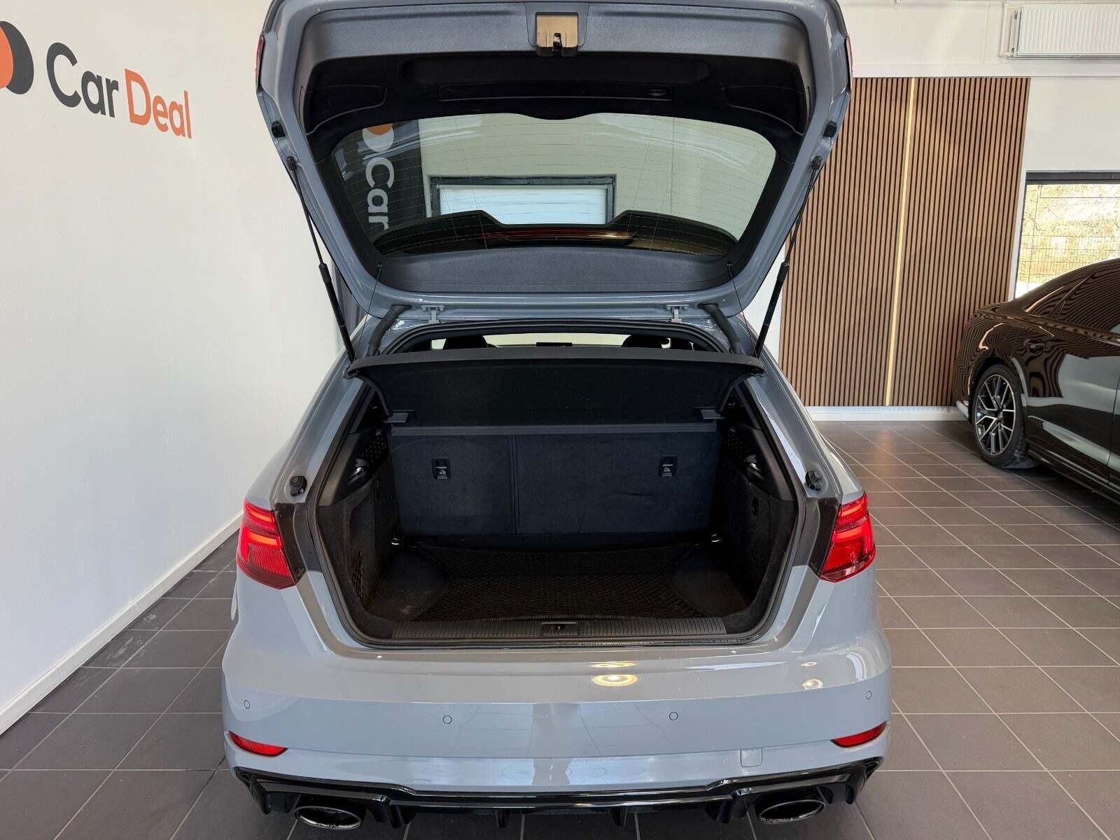 Grå Audi RS3 fra 2019